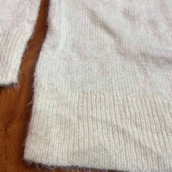 A Pea in the Pod Knit fuzzy warm sweater Maternity Size S - Picture 3 of 8